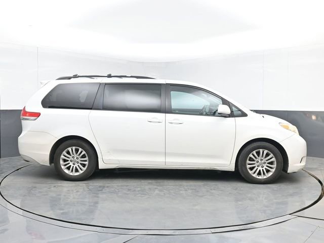Used 2012 Toyota Sienna XLE image 15