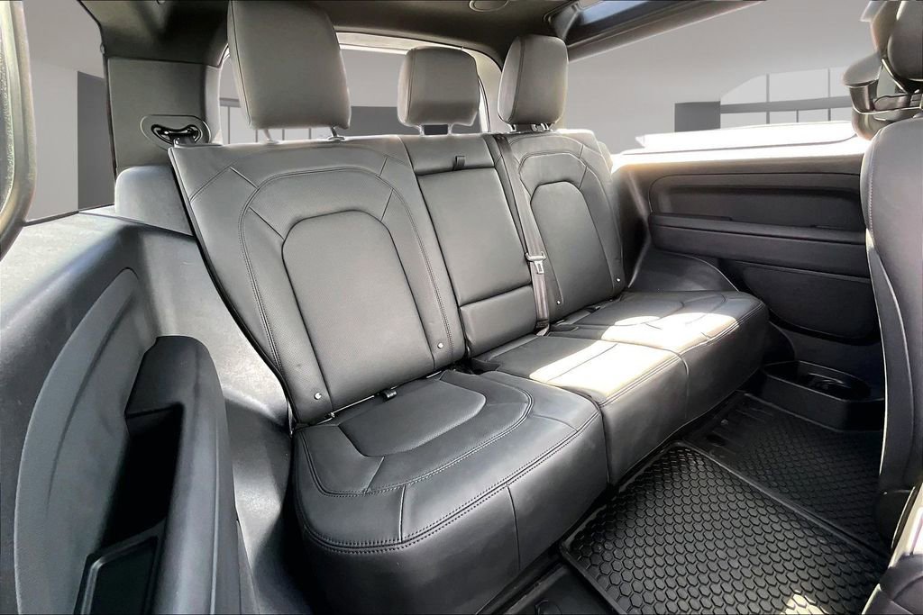 Used 2025 Land Rover Defender 90 X-Dynamic SE image 23