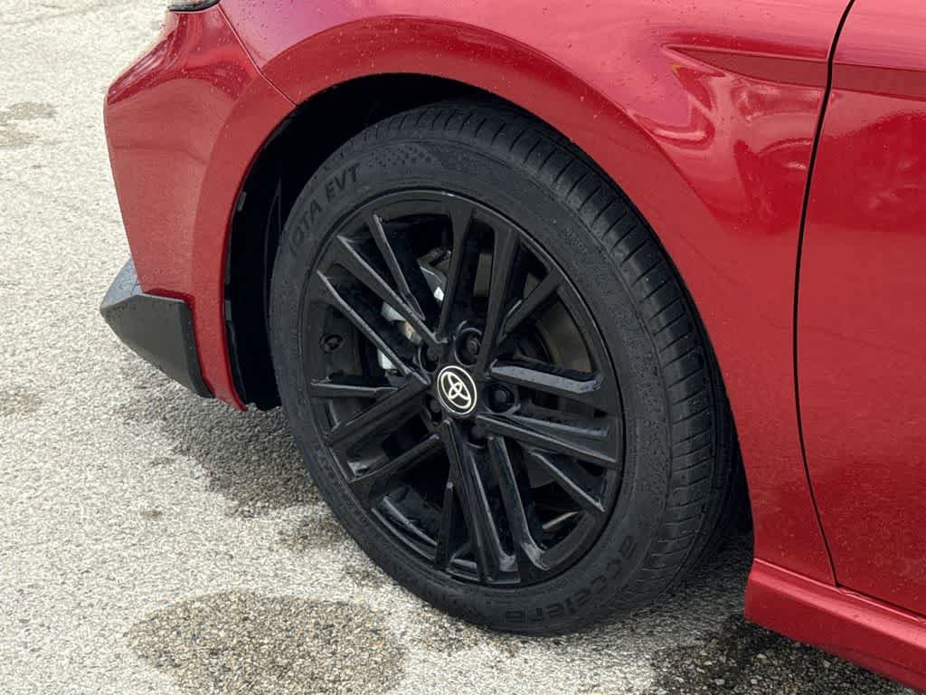Used 2025 Toyota Camry SE FWD image 9