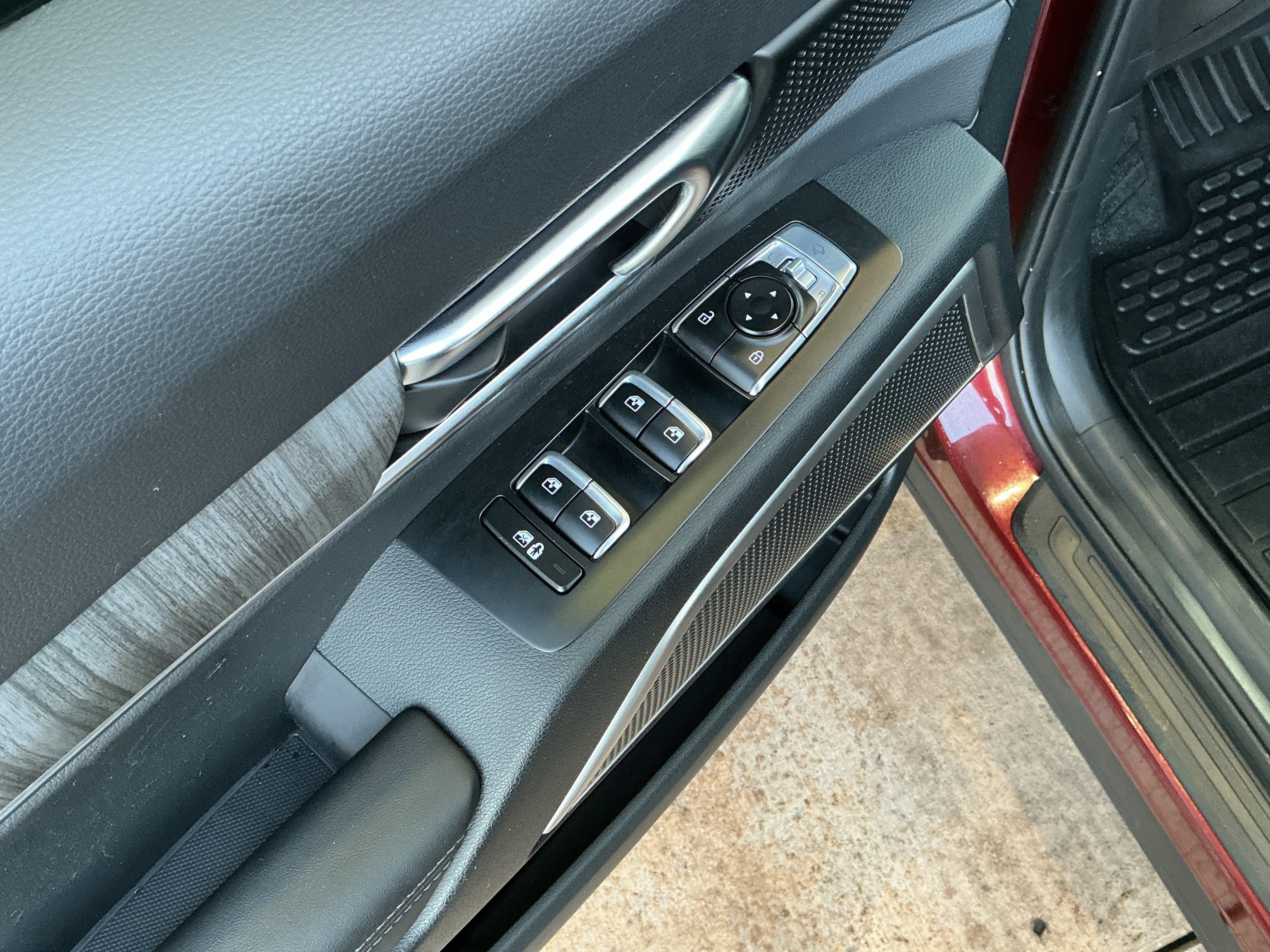 Used 2024 Kia Telluride EX w/ EX Captain's Chair Package image 15