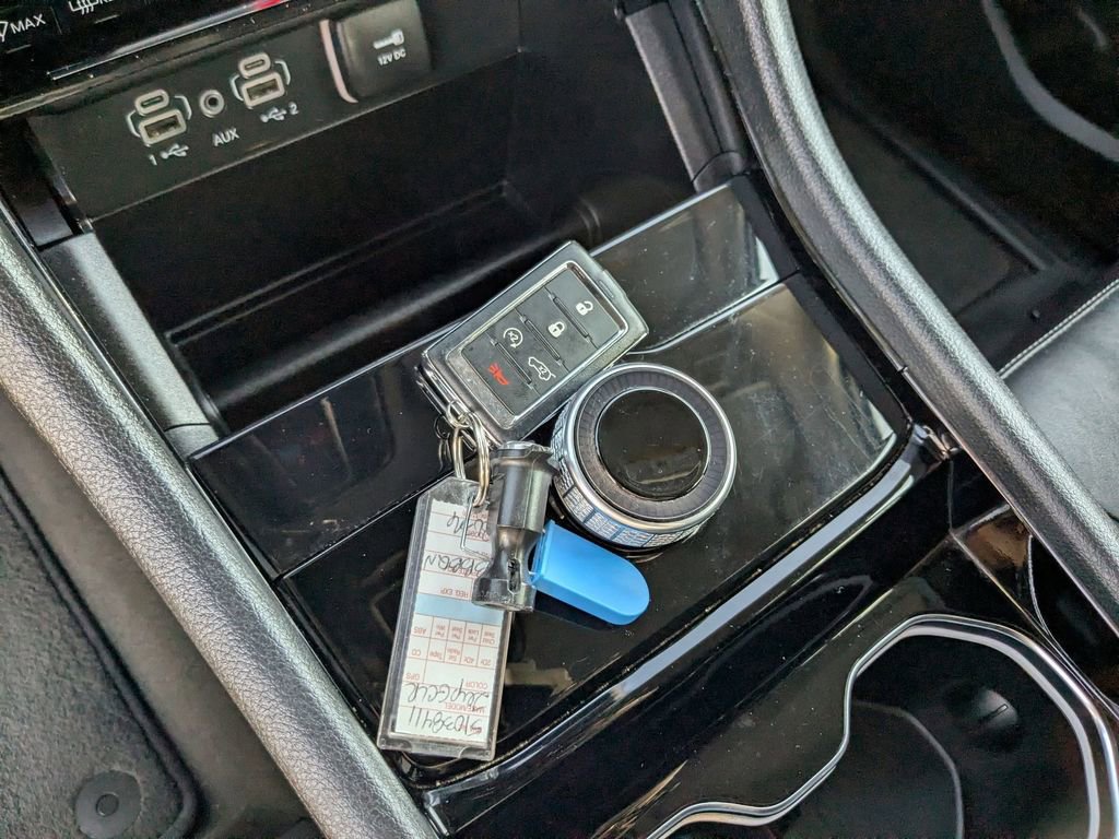 Used 2023 Jeep Grand Cherokee L Limited w/ Black Appearance Package image 31