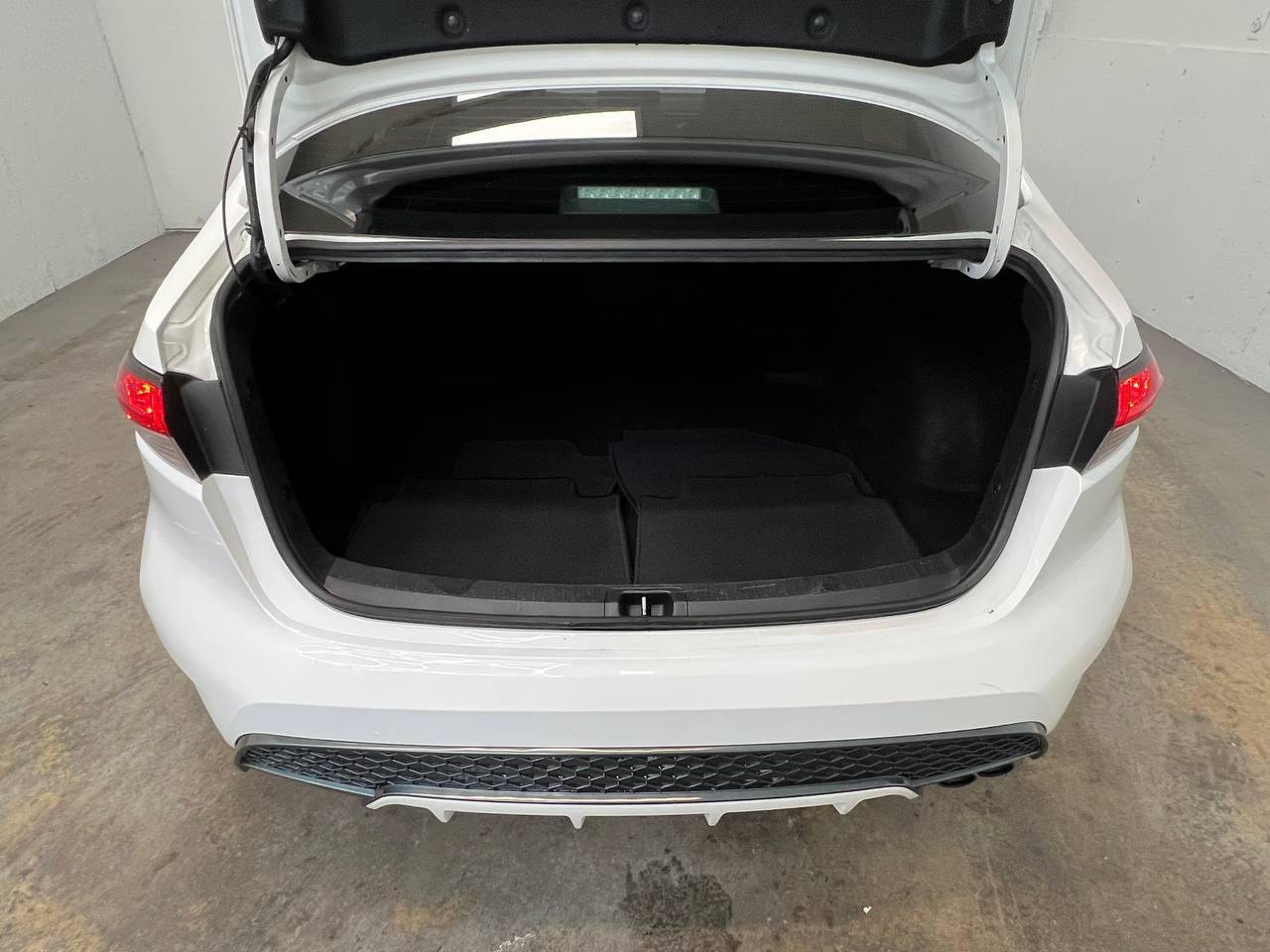 Used 2020 Toyota Corolla SE FWD image 27