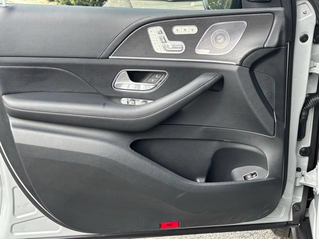 Used 2025 Mercedes-Benz GLS 580 4MATIC image 13