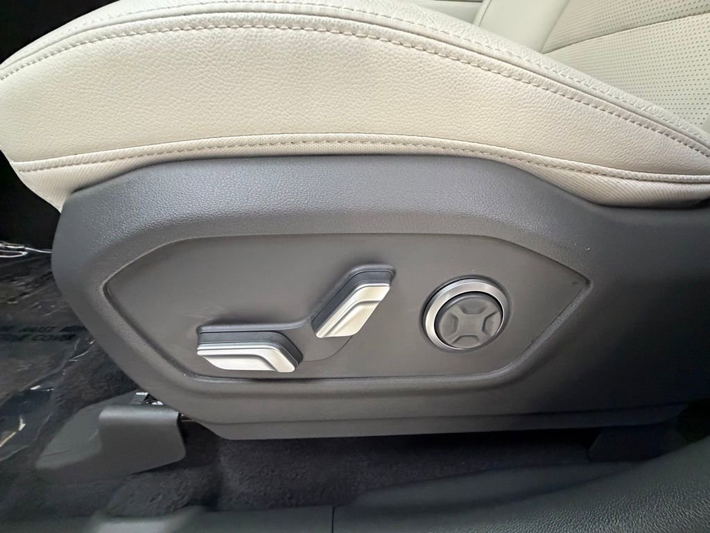 Certified 2025 Hyundai Santa Fe Limited image 25