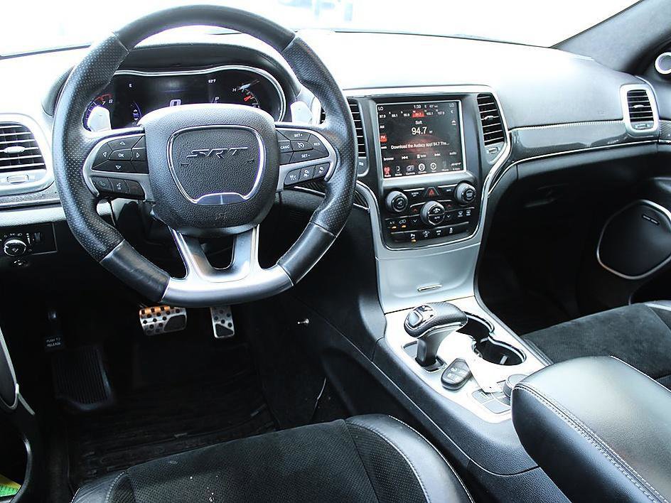 Used 2015 Jeep Grand Cherokee SRT w/ Luxury Group II AWD/4WD image 16