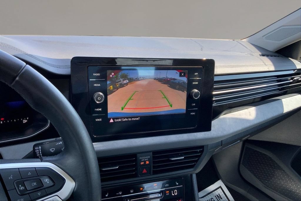 Used 2025 Volkswagen Jetta SE FWD image 21