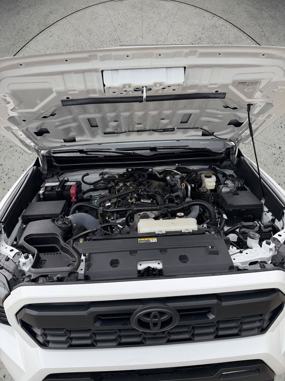 Used 2025 Toyota Tacoma SR5 AWD/4WD image 12