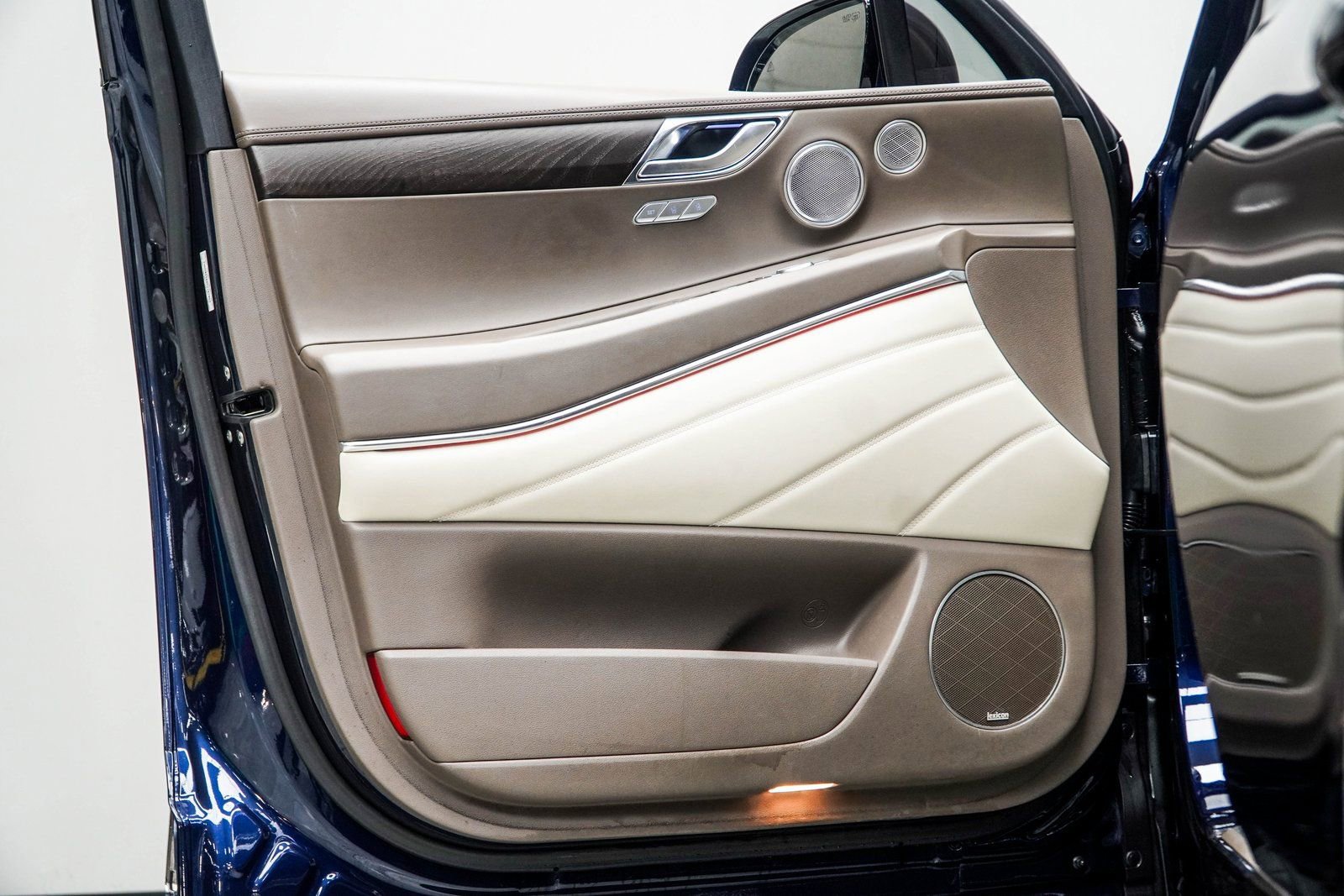 Used 2023 Genesis GV80 2.5T w/ Advanced Package image 34