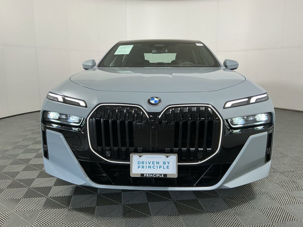 Certified 2025 BMW 740i w/ Premium Package image 3