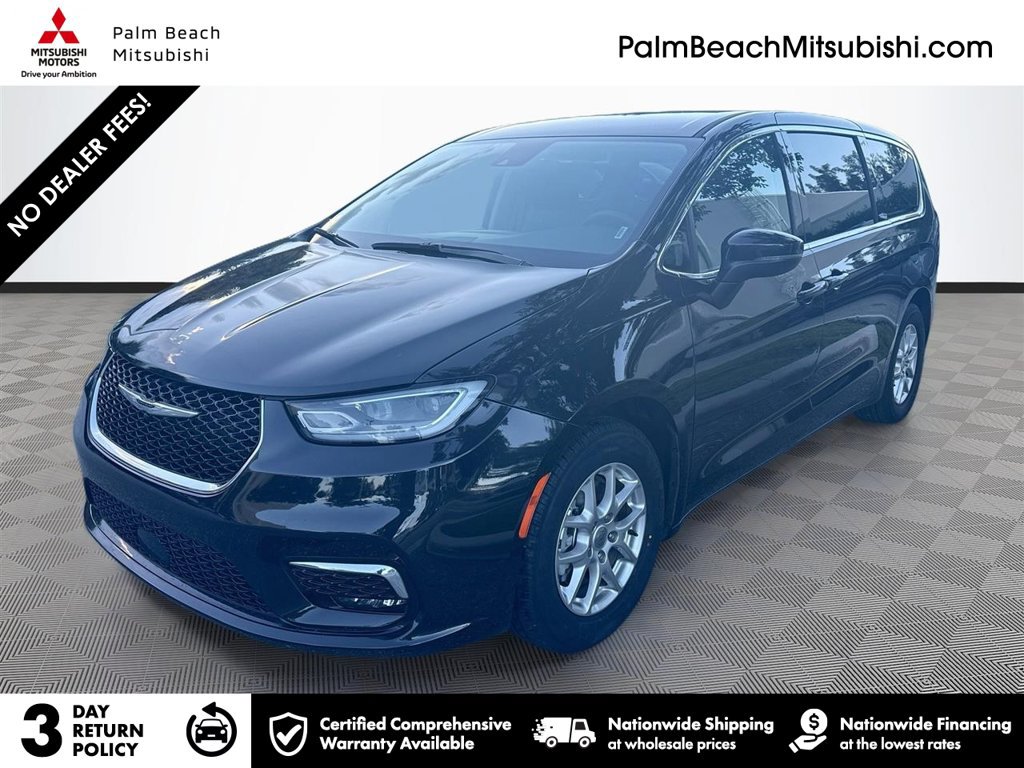 Used 2023 Chrysler Pacifica Touring-L FWD image 1