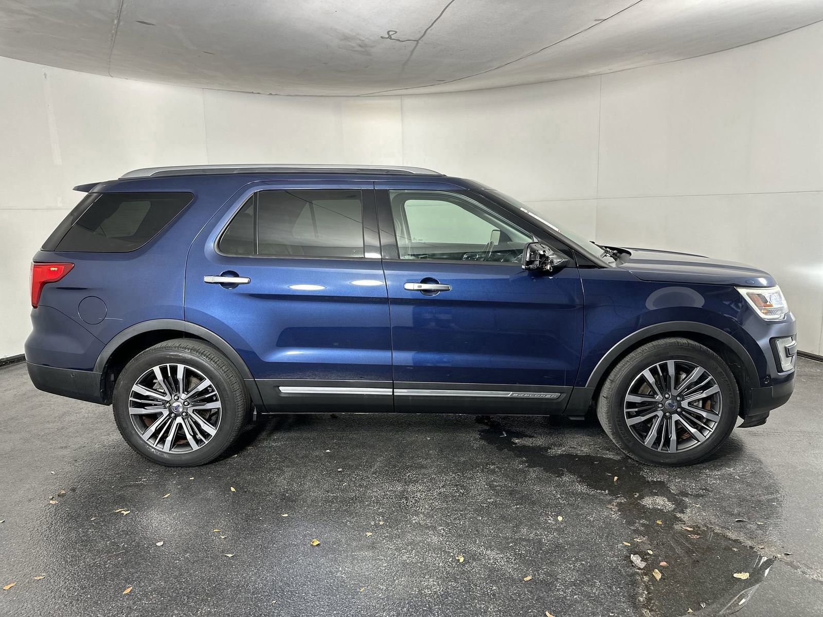 Used 2016 Ford Explorer Platinum image 13