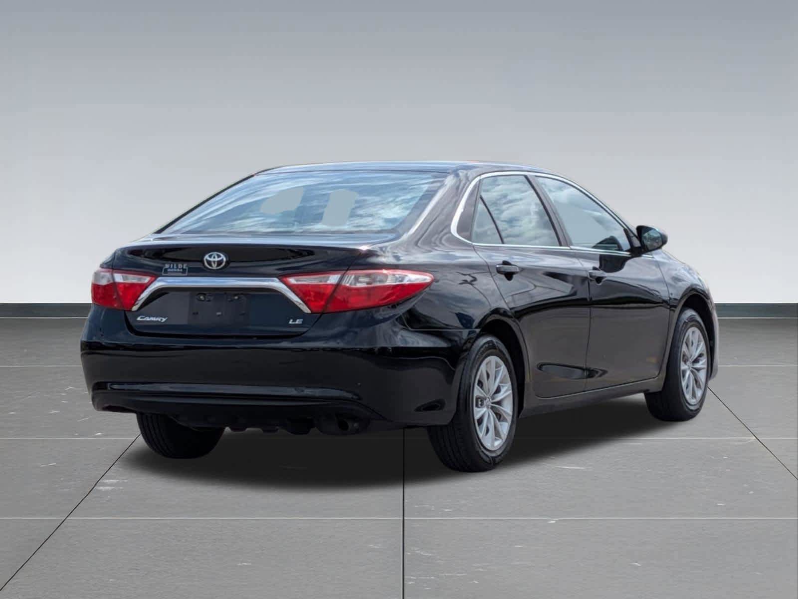 Used 2017 Toyota Camry LE FWD image 5