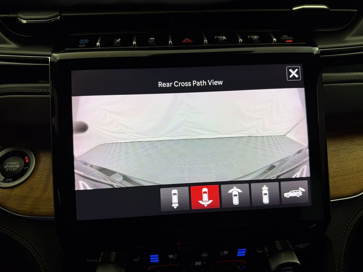 Used 2022 Jeep Grand Cherokee Summit AWD/4WD image 37