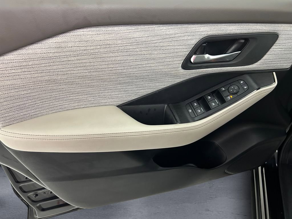 Used 2023 Nissan Rogue SV FWD image 12