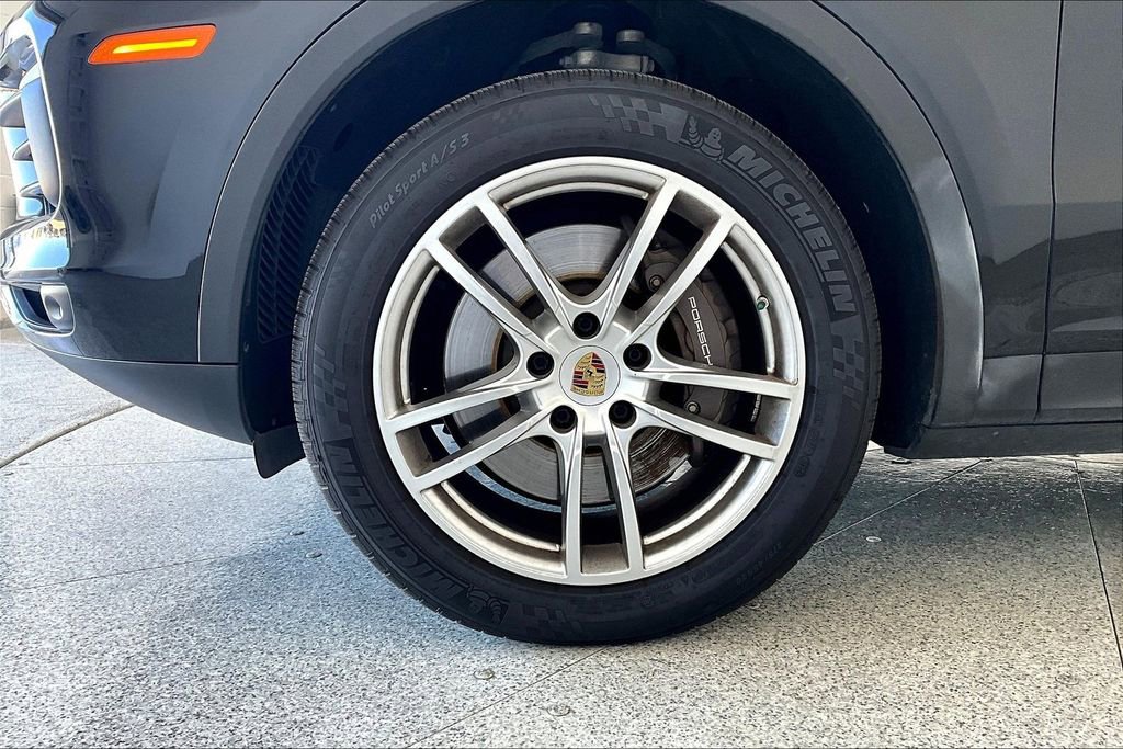 Used 2022 Porsche Cayenne image 12