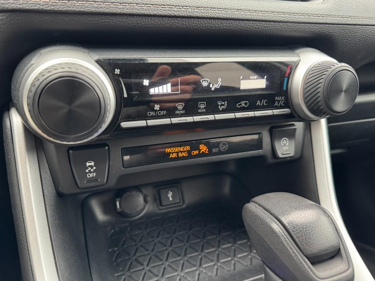 Used 2021 Toyota RAV4 LE image 19