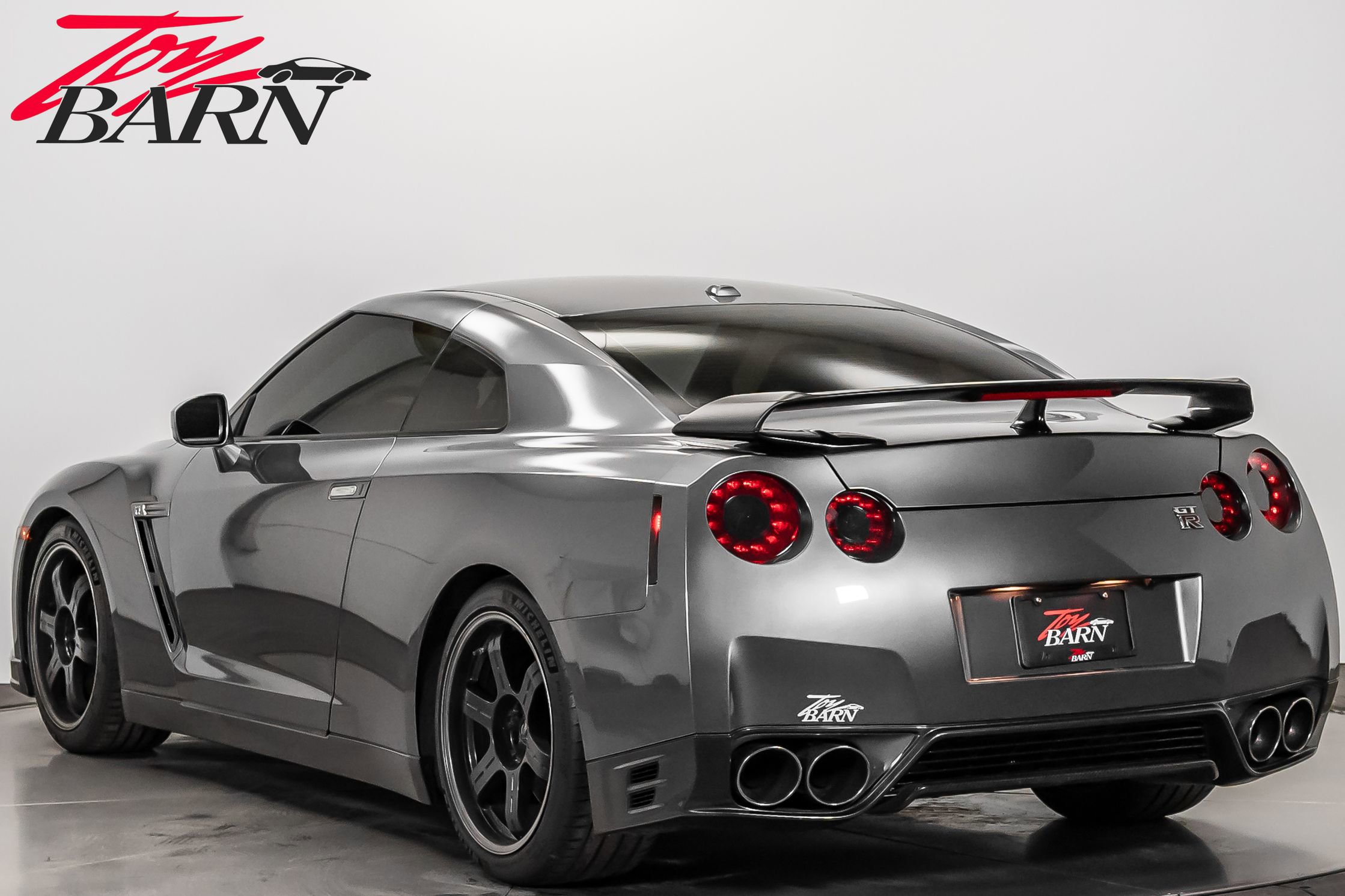 Used 2013 Nissan GT-R Black Edition image 3