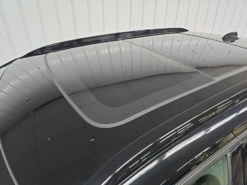 Used 2022 Volvo XC40 P8 Recharge Plus image 11