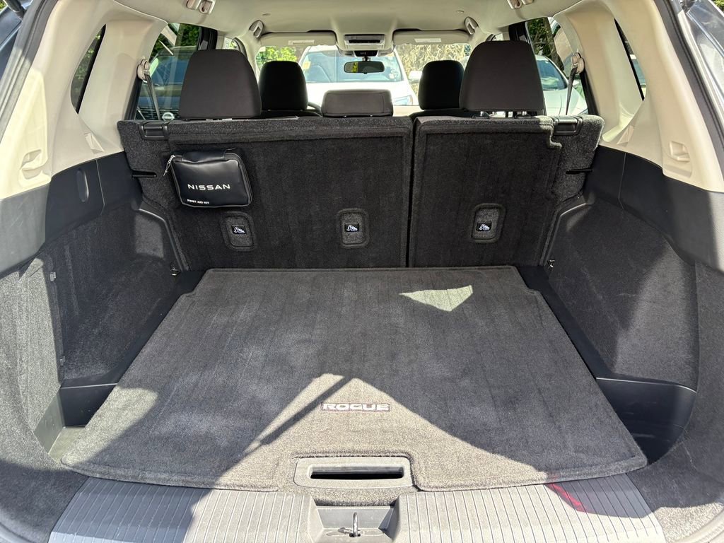 Certified 2023 Nissan Rogue SV image 34