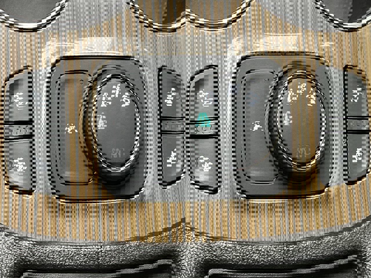 Certified 2023 GMC Acadia SLE w/ Driver Convenience Package image 17