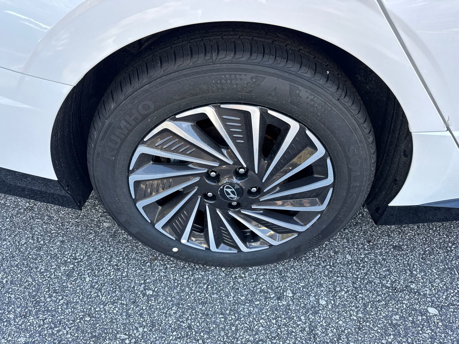 New 2026 Hyundai Sonata Limited FWD image 18