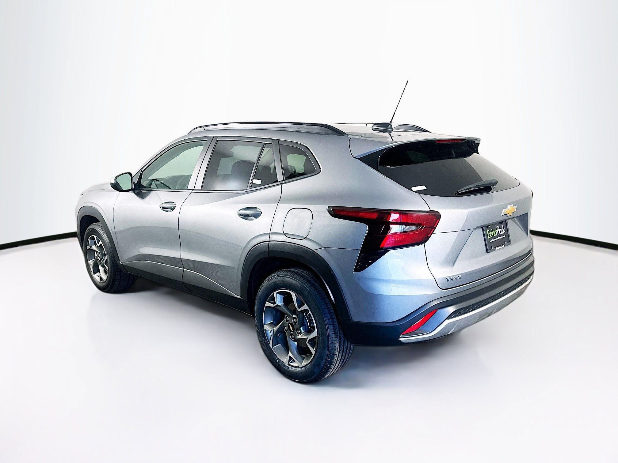 Used 2025 Chevrolet Trax LT FWD image 5