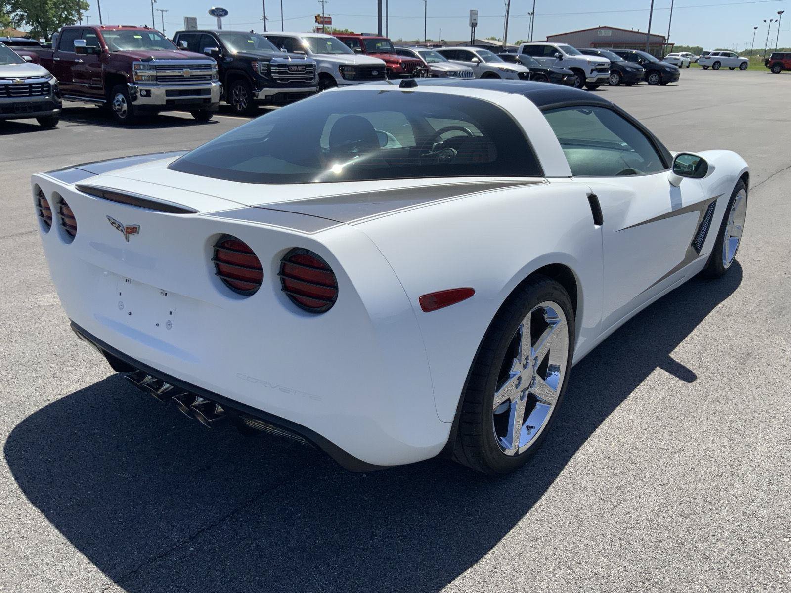 Used 2005 Chevrolet Corvette Coupe w/ Preferred Equipment Group RWD image 12