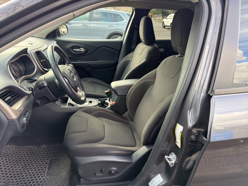 Used 2017 Jeep Cherokee 75th Anniversary image 8