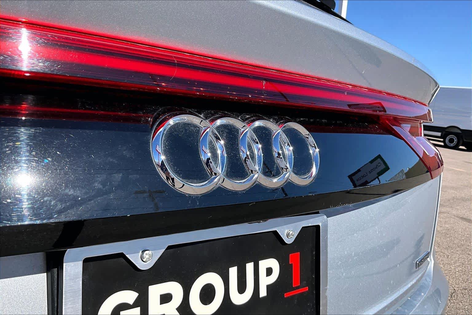 Used 2019 Audi Q8 Prestige w/ Luxury Package image 31