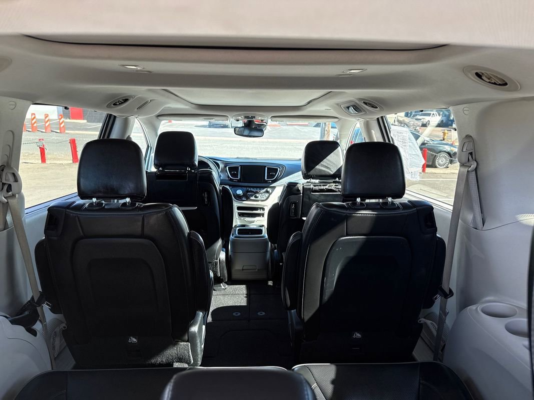 Used 2017 Chrysler Pacifica Limited image 12