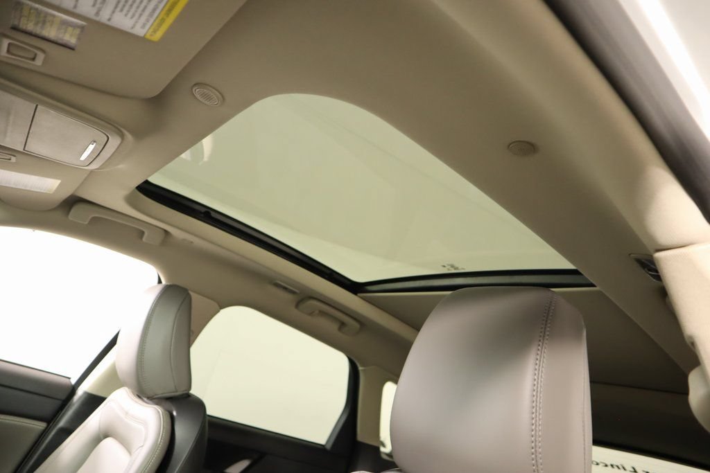 New 2025 Lincoln Corsair Grand Touring AWD/4WD image 16