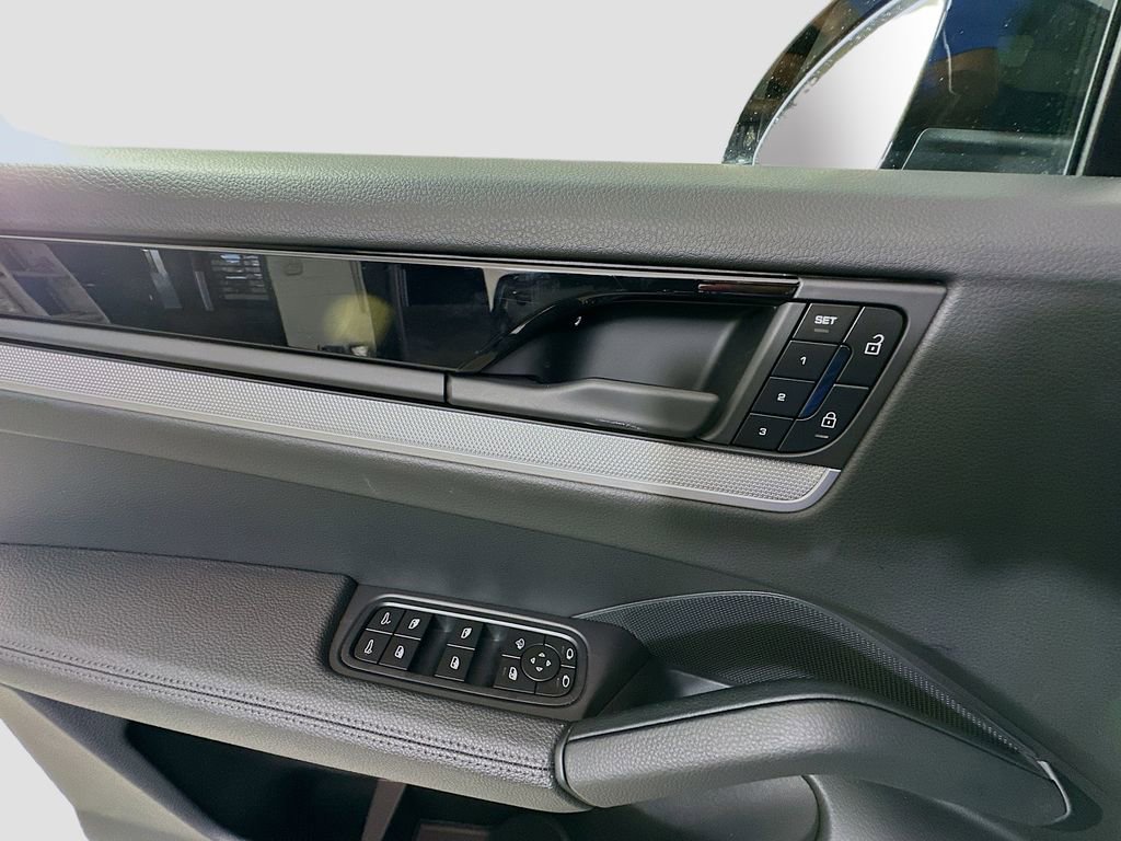 New 2025 Porsche Cayenne image 20