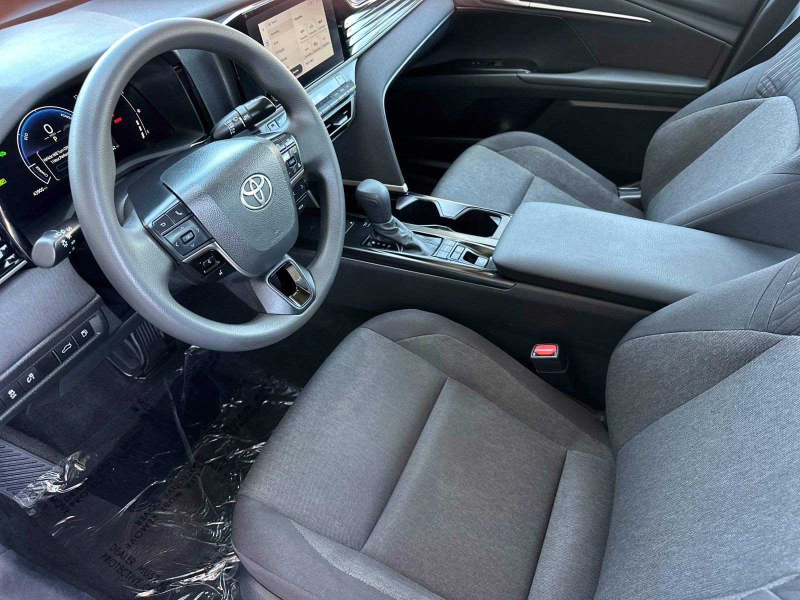 Used 2025 Toyota Camry LE FWD image 9