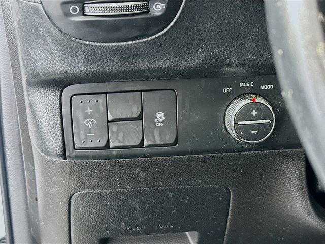 Used 2015 Kia Soul ! w/ Sun & Sound Package image 10