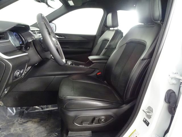 Used 2024 Jeep Grand Cherokee L Laredo image 6