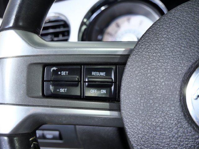 Used 2010 Ford Mustang Coupe RWD image 23