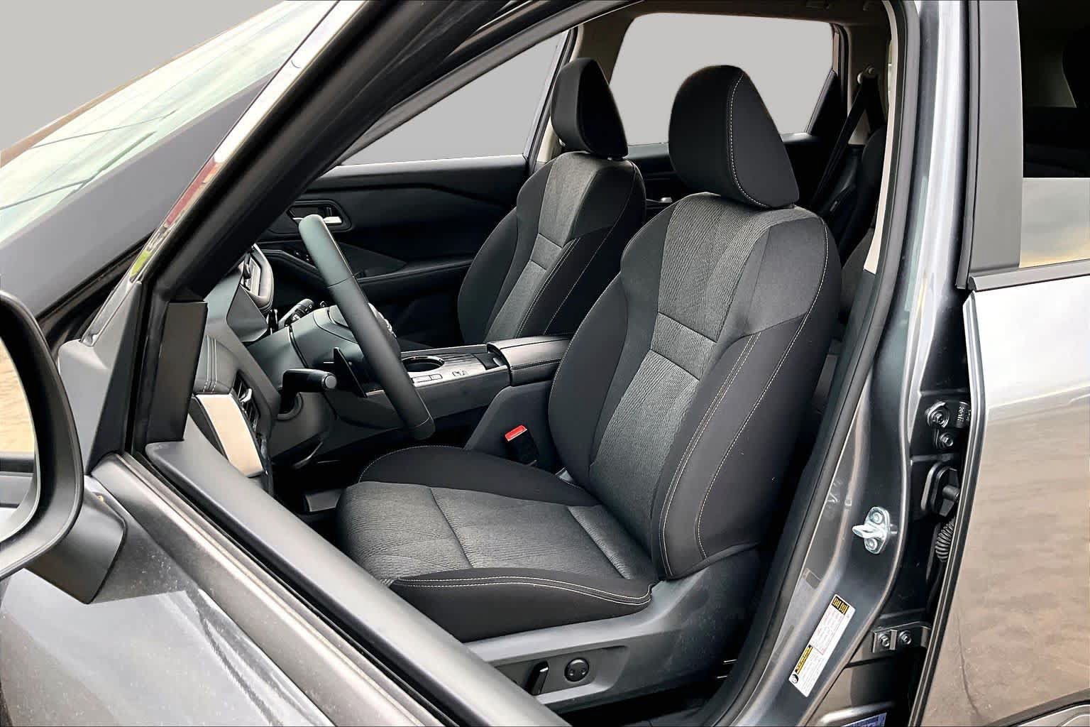 Certified 2026 Nissan Rogue SV FWD image 8