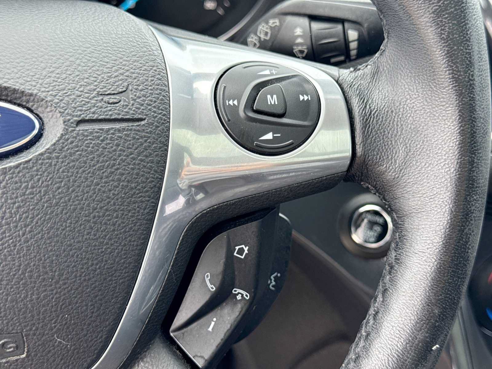 Used 2013 Ford Escape Titanium w/ Parking Technology Pkg AWD/4WD image 25