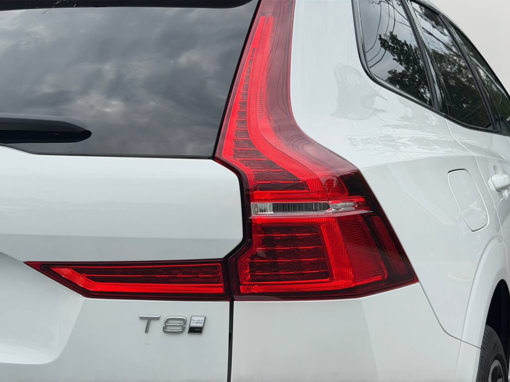 Certified 2025 Volvo XC60 T8 Ultra w/ Climate Package AWD/4WD image 10