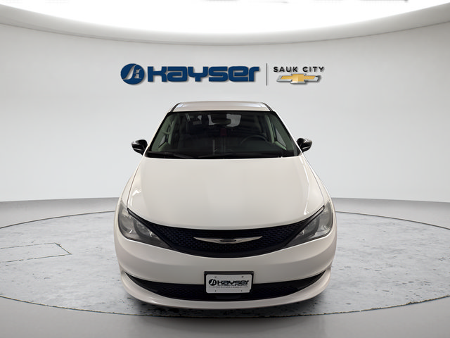 Used 2024 Chrysler Voyager LX FWD image 2
