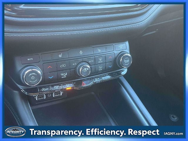 Used 2023 Dodge Durango SXT AWD/4WD image 28