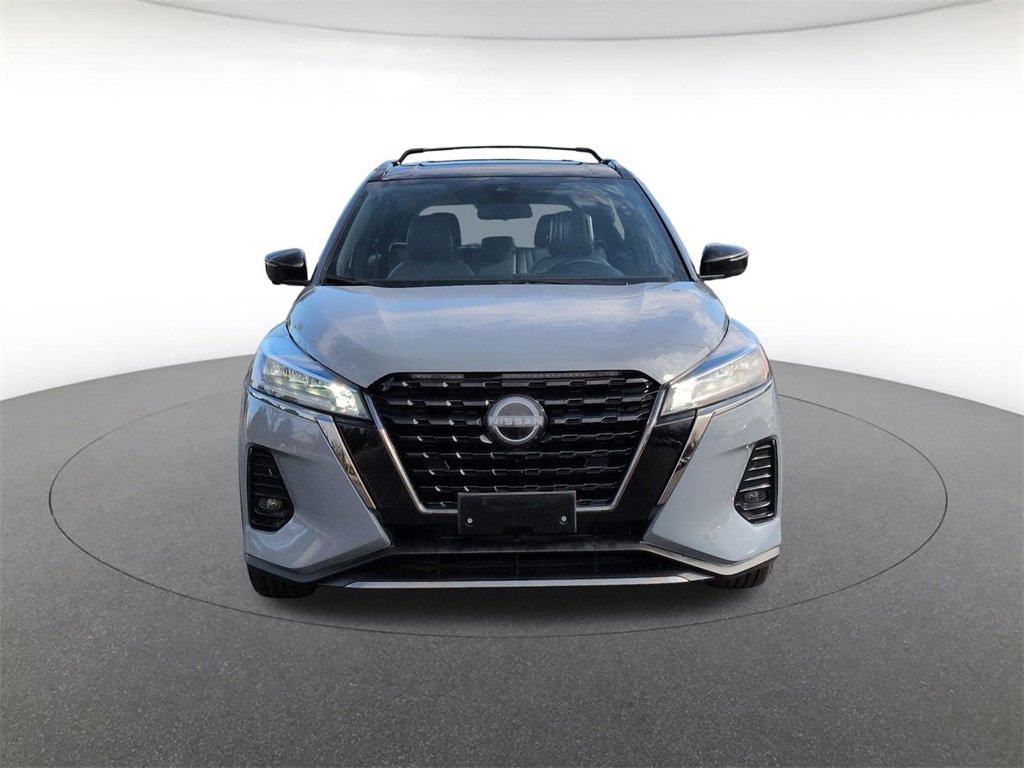 Used 2023 Nissan Kicks SR w/ SR Premium Package image 2