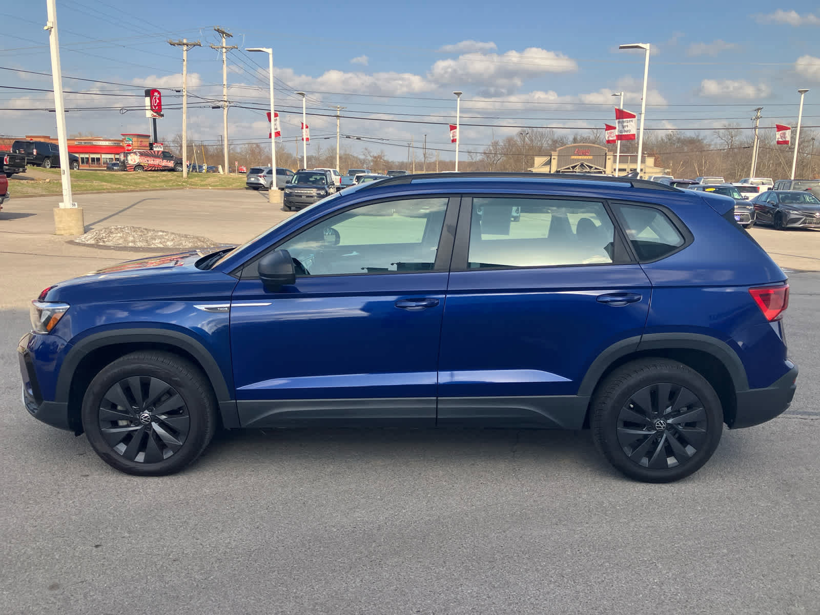 Used 2022 Volkswagen Taos S image 4