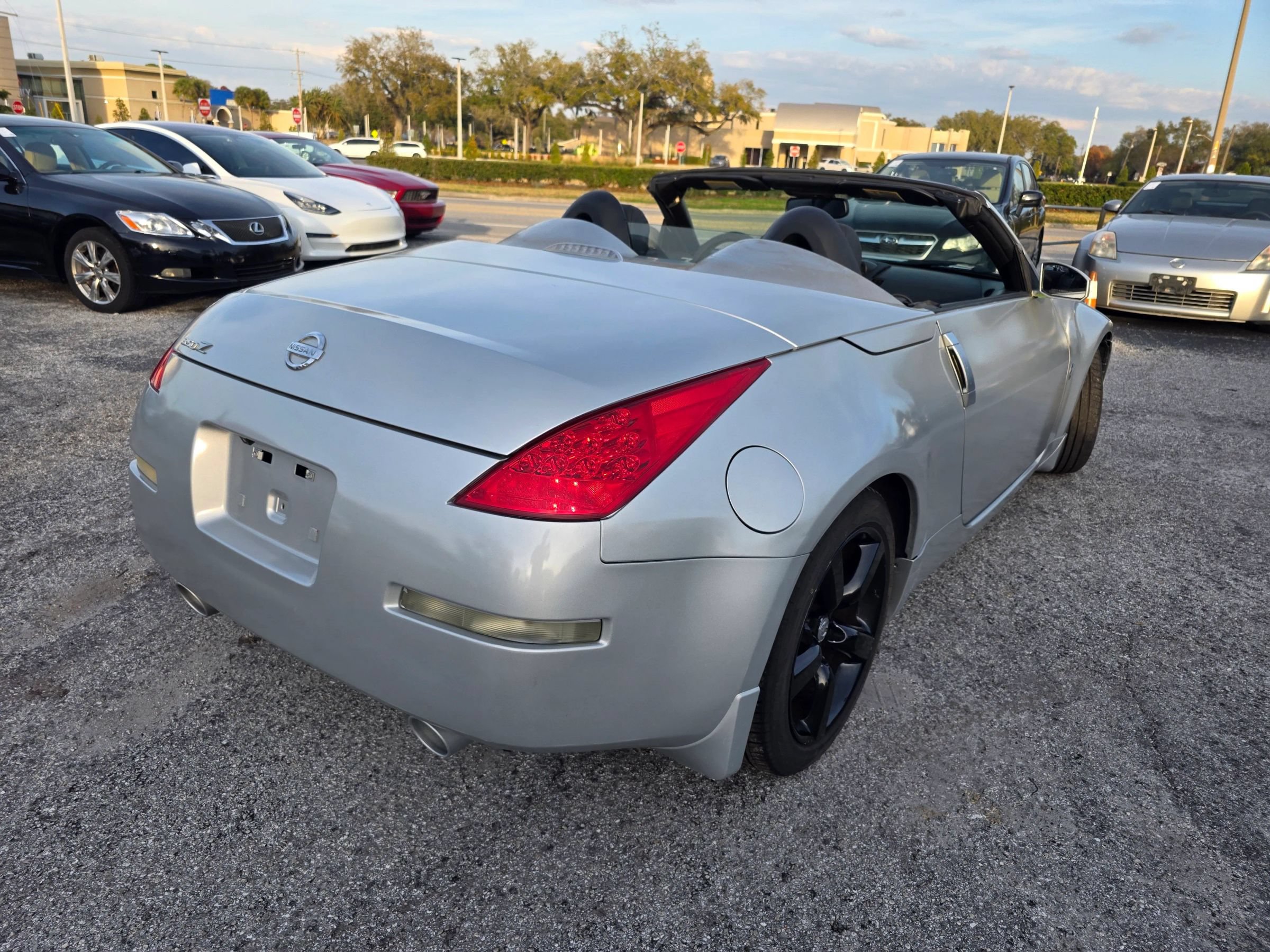 Used 2007 Nissan 350Z Enthusiast RWD image 7