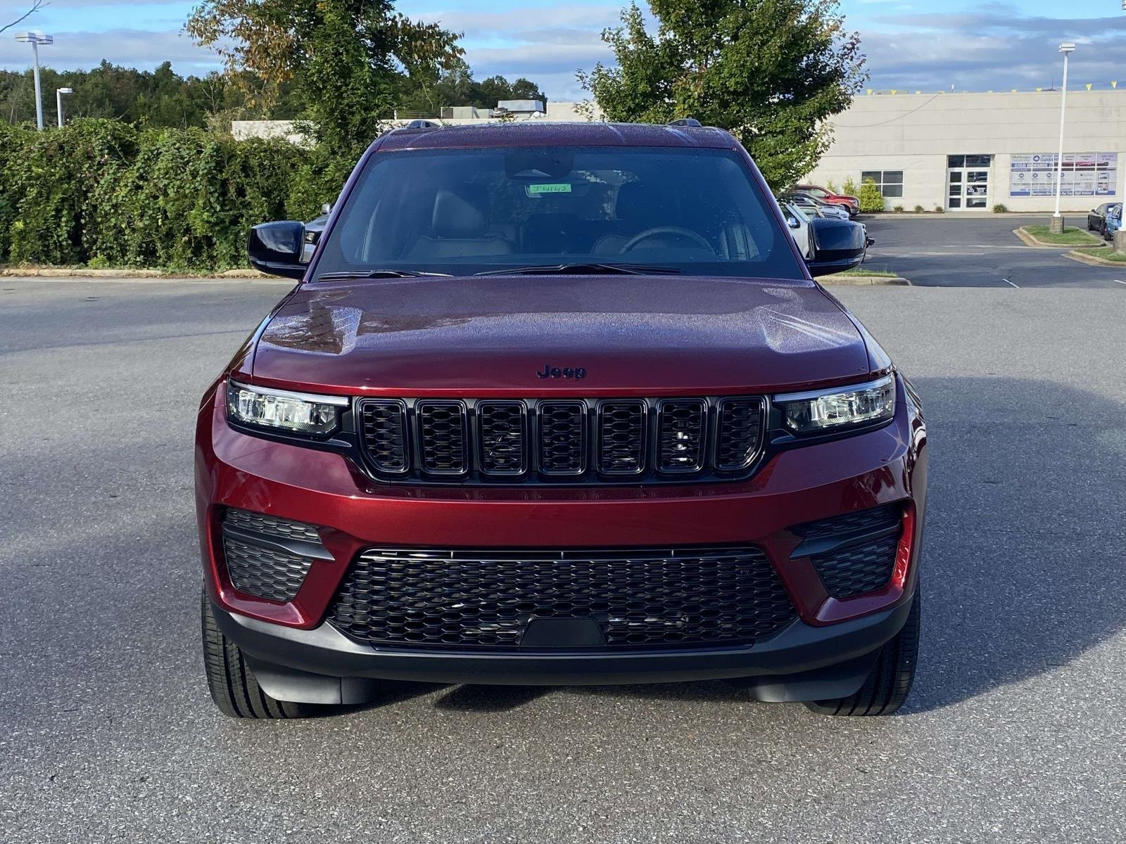 New 2025 Jeep Grand Cherokee Laredo image 2