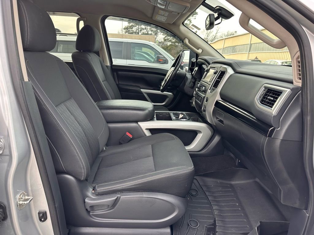 Used 2018 Nissan Titan SV w/ SV Convenience Package image 17
