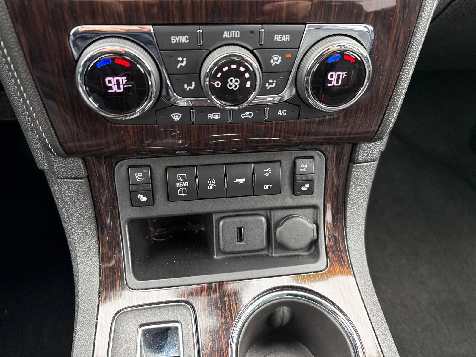 Used 2015 Chevrolet Traverse LTZ FWD image 18