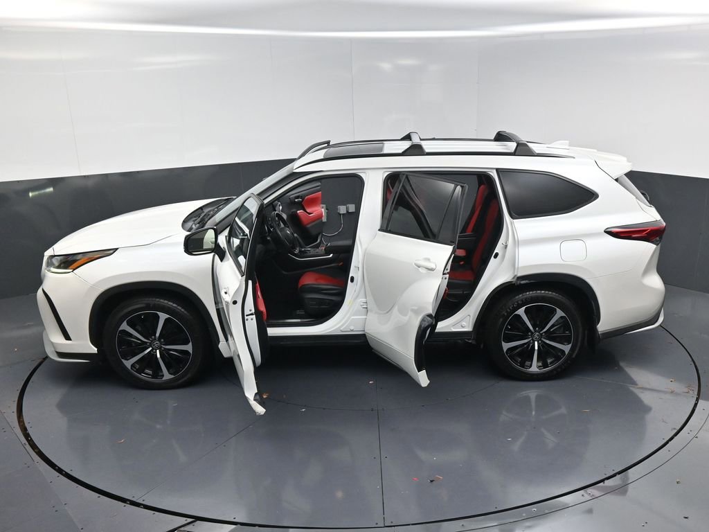 Used 2021 Toyota Highlander XSE image 26