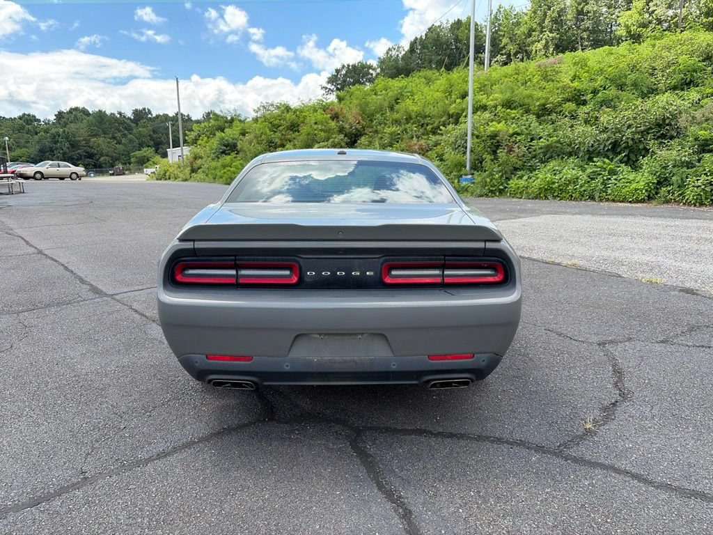 Used 2017 Dodge Challenger R/T RWD image 8
