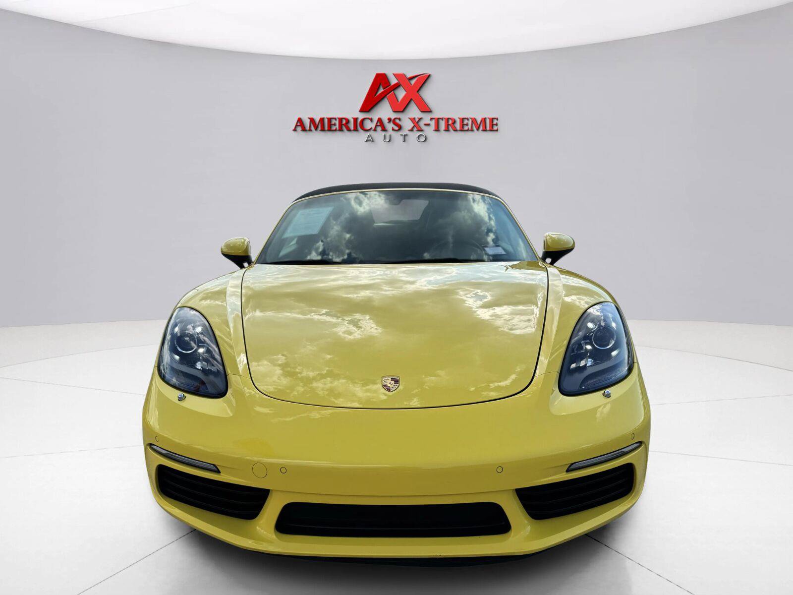 Used 2018 Porsche 718 Boxster RWD image 9